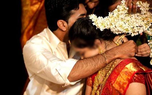 திருமணமான அன்றே தாலியை கழற்றி வீசிய இளம் பெண் : அதன் பின் நடந்த சம்பவம்!!