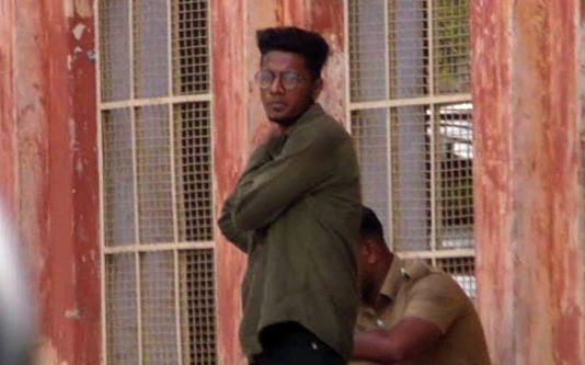 தோழியுடன் எடுத்த புகைப்படத்தை வைத்து மாணவன் செய்த செயல்!!