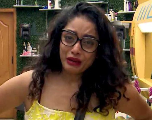 பிக்பாஸ் வீட்டில் அபிராமி இப்படி ஒரு வேலையை செய்தாரா? வெளியே வந்த பாத்திமாபாபு சொன்ன அதிர்ச்சித் தகவல்!!