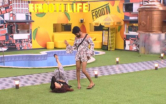 பிக்பாஸ் வீட்டில் ஷெரினாக மாறிய கவீன் : ரசிகர்களை முகம் சுளிக்க வைத்த நடிகையின் மோசமான செயல்?