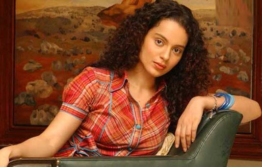 என்னுடன் 3 மணி நேரம் கேரவனில் நீ இருந்தாய் : ப்ரஸ் மீட்டில் பத்திரிகையாளரை தர்மசங்கடமாக்கிய கங்கனா!!