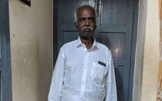 பேனா கமெரா மூலம் பெண் குளிப்பதை ரகசியமாக வீடியோ எடுத்த நபருக்கு நேர்ந்த கதி!!