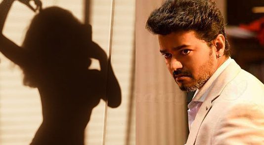 40 வயதிலும் நிர் வாண போஷ் கொடுத்த விஜய் பட நடிகை : ரசிகர்கள் ஷாக்!!