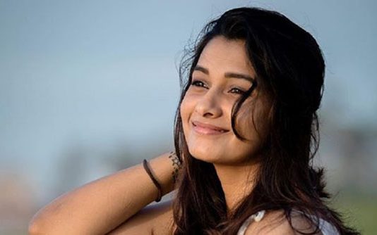 கடற்கரையில் கவர்ச்சியாக இருக்கும் புகைப்படங்களை வெளியிட்ட பிரியா பவானி சங்கர்!!