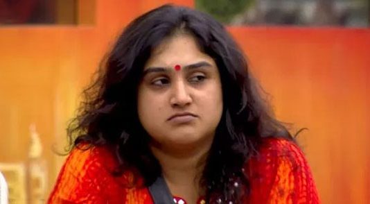 பிக் பாஸ் விதியை மீறிய வனிதா : கடுப்பில் விஜய் டிவி!!