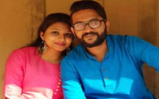 கடைசியாக கணவருக்கு அனுப்பிய மெசேஜ் : அலுவலக ஜன்னல் வழியே குதித்த காதல் மனைவி!!