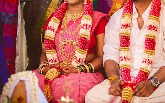 தாலி கட்டும் நேரத்தில் திடீரென மயங்கி விழுந்த மணப்பெண் : அதிர்ச்சியடைந்த உறவினர்கள்!!