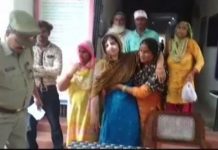செல்போன் மூலம் தலாக் கூறிய கணவன் : பொலிஸ் நிலையம் சென்றதால் பெண்ணுக்கு நடந்த கொடூரம்!!