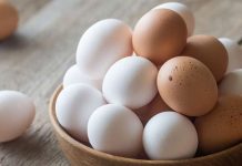 முட்டை வாங்கி தராத கணவனை விட்டு ஓட்டம் பிடித்த மனைவி!!