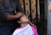 மனைவி கொடுத்த உணவில் இருந்த தலைமுடி : கோபத்தில் கொ டூரமான த ண்டனையை கொடுத்த கணவன்!!