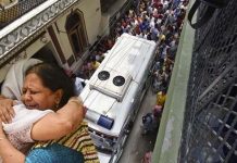 ஒரே வீட்டில் அ ழுகிய நிலையில் 5 ச டலங்கள் : விலகாத ம ர்மம்!!