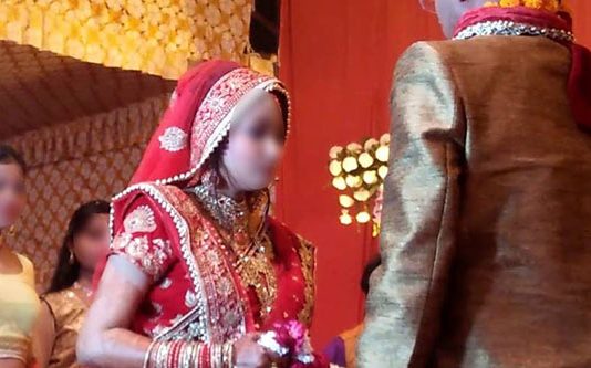 தாலி கட்டுவதற்கு சில நிமிடங்களுக்கு முன் மாப்பிள்ளை செய்த செயல் : திருமணத்தை நிறுத்திய மணப்பெண்!!