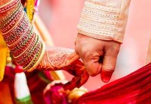 அந்த சேலை எனக்கு பிடிக்கவில்லை : மண்டபத்திலிருந்து ஓட்டம் பிடித்த மணமகன்!!