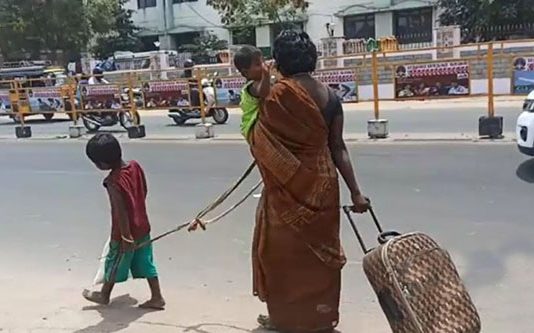 காதலித்து கரம்பிடித்த கணவரை குழந்தைகளுடன் வீதி வீதியாக தேடி அலையும் மனைவி!!