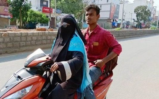 1400 கிலோ மீற்றர் ஸ்கூட்டரில் கடந்து மகனை அழைத்து வந்த தாய் : நெகிழ்ச்சி சம்பவம்!!