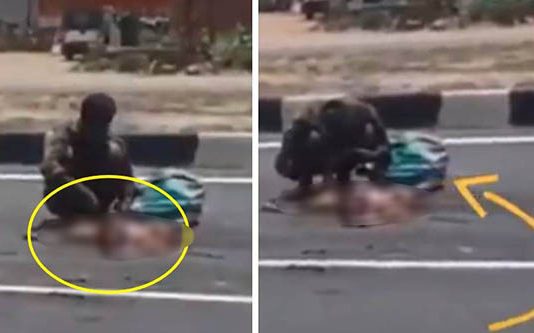 இறந்து கிடந்த நாயின் ச டலத்தை சாப்பிட்ட நபர் : கமெராவில் சிக்கிய துயரக் காட்சி!!