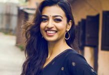 சர்ச்சை நடிகைக்கு கிடைத்த உயரிய விருது! கபாலி நடிகையின் பெரும் சாதனை – மகிழ்ச்சியுடன் வெளியிட்ட பதிவு…..!