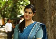 ஊரடங்கால் சிக்கித்தவிக்கும் புலம்பெயர் தொழிலாளர்களுக்கு நடிகை வரலட்சுமி நிவாரணம்….!