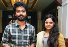 கு ழந்தையை கட்டி அ னைத்தப்படி கொ ள்ளை அழகுடன் பாடகி சைந்தவி!