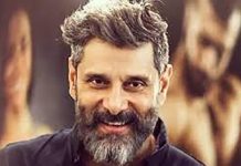 புதிய கெட்டப்பில் சியான் விக்ரம்..! ரசிகர்களை கவர்ந்த தோற்றம்..!