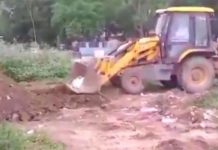 ஒற்றை ஆளாக தாய்க்கு இ று திச் ச டங்கு செ ய் த கொரோனாவால் பா திக் கப்பட்ட மகன்! நெ ஞ் சை உ ரு க் கும் ச ம் ப வம்..!!