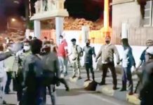 அனுமன் கோயிலுக்கு பா துகாப்பாக நின்ற இஸ்லாமியர்கள்- பெங்களூரு க லவரத் தில் நெ கிழ்ச்சி ச ம்பவம்!!