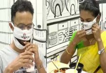 மாஸ்க்கை கழட்டாமல் எப்படி சாப்பிடுவது?… பிரபல உணவகத்தின் அசத்தல் ஐடியா!!