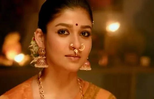 நயன்தாராவை சுற்றி வளைத்த மக்கள் கூட்டம்! வாக்கு வாதம்! பொது இடத்தில் பரபப்பு!!