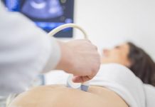 பிரசவத்தின் போது பெ ண்ணின் வ யி ற்றில் து ணியை வைத்து தைத்த ம ருத்துவர்! அடுத்த ந டந்த வி பரீதம்!!