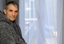 31 கிலோ எடையுடன் செல்போன் கரண்ட் இல்லாமல் வாழும் அதிசய நபர்; பின்னால் உள்ள பகீர் காரணம்!!