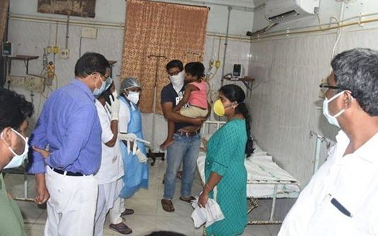 இந்தியாவில் பரவும் அடையாளம் காணப்படாத மர்ம நோய் : 300இற்கும் மேற்பட்டோர் வைத்தியசாலையில்!!