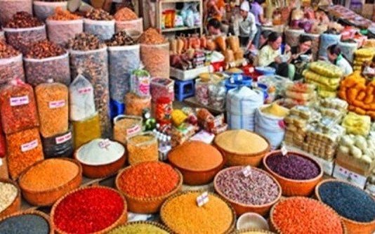 மசாலா பொருட்களில் கலக்கப்பட்ட கழுதை சாணம் – சோதனையின் போது அதிர்ச்சியடைந்த காவல்துறையினர்-வசமாக சிக்கிய உரிமையாளர்…!