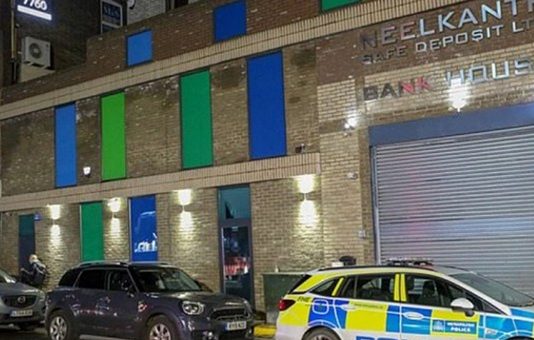 பெயிண்ட் அ டி க்க சென்ற நபர்: அங்கு கண்ட அதிர வைக்கும் காட்சி!! அதன் பின் நடந்த ச ம்பவம்!!