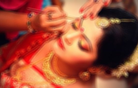 அழகு நிலையம் சென்ற மணப்பெண் இருவர் உட்பட 6 பேருக்கு நேர்ந்த கதி! வைத்தியசாலையில் அனுமதி!