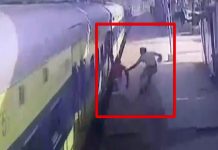 ரயிலில் ஏற முயன்ற போது கால் தவறி கீழே விழுந்த மா ற் றுத் திற னாளி… சட்டென காப்பாற்றிய ரயில்வே பாதுகாப்பு காவலர்… பதைபதைக்கும் சிசிடிவி காட்சி!!