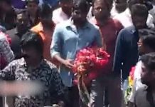 இயக்குனரின் இறுதி ஊர்வலத்தில் அழுத விஜய் சேதுபதி : கடும் சோகத்தில் ரசிகர்கள்..!!