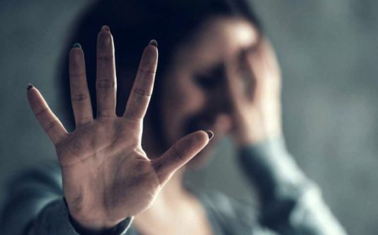 ஓடும் பேருந்தில் சி.றுமிக்கு நேர்ந்த ப.ய.ங்.கரம் : சிறுமியின் சகோதரி உட்பட 3 பேர் கைது!!