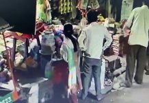 பொருட்கள் வாங்குவது போல் நடித்து பேன்சி ஸ்டோரில் கைவரிசை காட்டிய பெ.ண் – ரூ.3 லட்சம் தி.ரு.ட்டு!!வீடியோ காட்சி!!