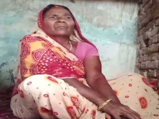 தடுப்பூசி போட சென்ற பெண்… 5 நிமிட இடைவெளியில் நடந்த துயரம்!!