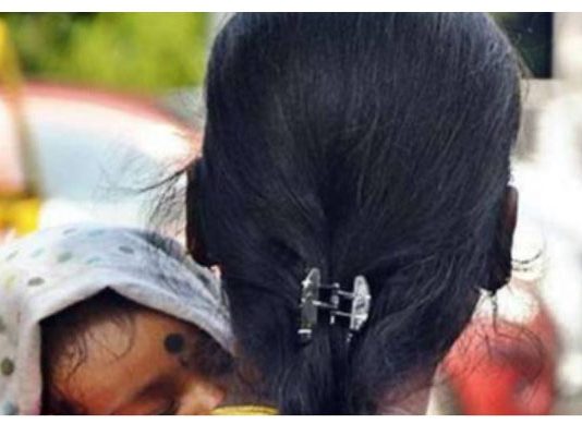 2 ஆண்டுகளுக்கு முன் காணமல் போன சிறுமியை கைக்குழந்தையுடன் பார்த்த பெற்றோர்! அதிர்ச்சி சம்பவத்தின் உண்மையின் பகீர் பின்னணி!!