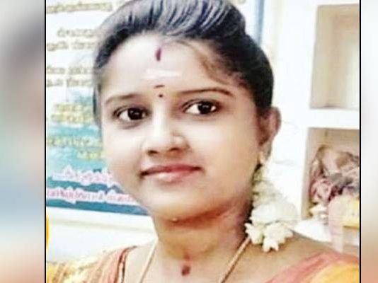 இ.ளம் ம.னை.வி திடீர் த.ற்.கொ.லை! உ.ள்.ளாடையில் மறைத்து வைத்திருந்த கடிதத்தில் தி.டு.க்கிடும் த.கவல்!!!!