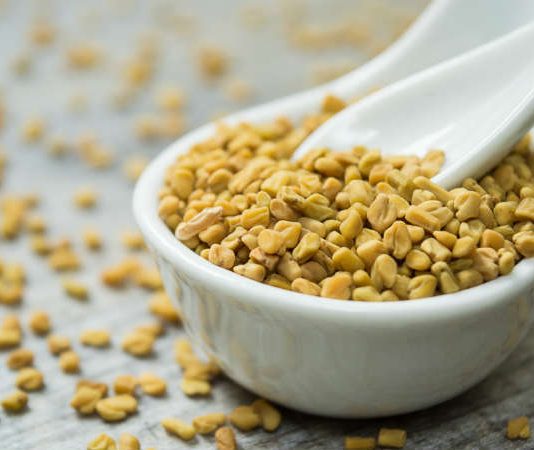 வெறும் வயிற்றில் வெந்தயம் ஊற வைத்த நீரை குடிப்பதால் கிடைக்கும் அற்புத பலன்கள் என்ன தெரியுமா?