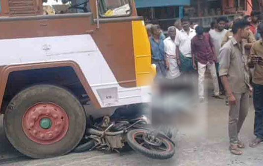 இளம் தம்பதி சென்ற பைக் மீது லாரி மோ.தி வி.பத்து : மனைவி கண் முன்னே கணவர் உ.யிரிழந்த பரிதாபம்!!