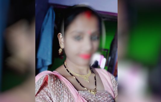 கணவர் கண்முன்னே அடுத்தவருடன் சென்ற மனைவி: சிறிது நேரத்தில் வந்த போன்!! நடந்தது என்ன?