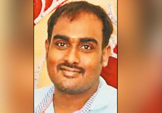 எனக்கு தெரியாமல் இப்படி பண்ணிட்டாளே: மனைவி சொன்ன ஒரு வார்த்தை… அடுத்த நொடியில் கணவன் எடுத்த விபரீத முடிவு!!