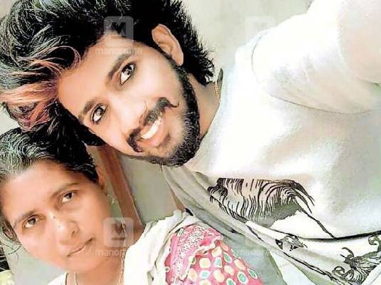 ஒரு வயதில் மாயமான தாயார்… 22ம் வயதில் கண்டுபிடித்த இளைஞர்: நெஞ்சை உலுக்கும் சம்பவம்!!