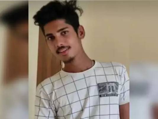 பப்ஜி விளையாட்டால் ஏற்பட்ட த.கராறு.. 4 நண்பர்கள் சேர்ந்து இளைஞனுக்கு செய்த கொ.டூர சம்பவம்!