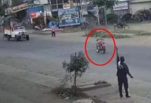 ஆளே இல்லாமல் சாலையில் தனியாக ஓடிய பைக்: அதிர வைத்த காணொளி!!
