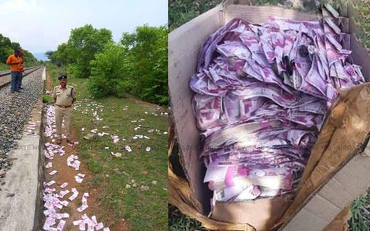 ரயில் தண்டவாளம் அருகே சிதறிக்கிடந்த ரூ.2000 நோட்டுகள்: ஆவலுடன் அருகில் சென்ற பார்த்தவர்களுக்கு காத்திருந்த அதிர்ச்சி..!!