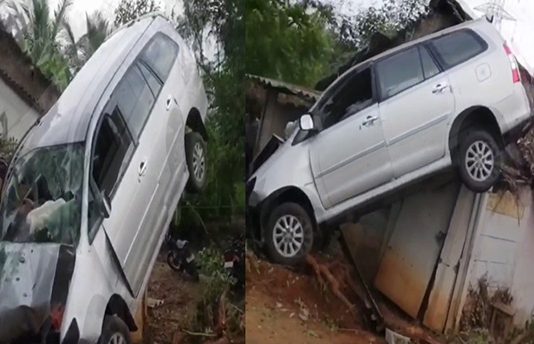 அதிவேகமாக சென்று , மரத்தில் மோதி வீட்டின் மீது தொங்கியபடி நின்ற கார்!!